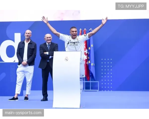 西媒爆巴黎欲以一亿签字费邀维尼修斯免签加盟誓要复仇姆巴佩转投皇马